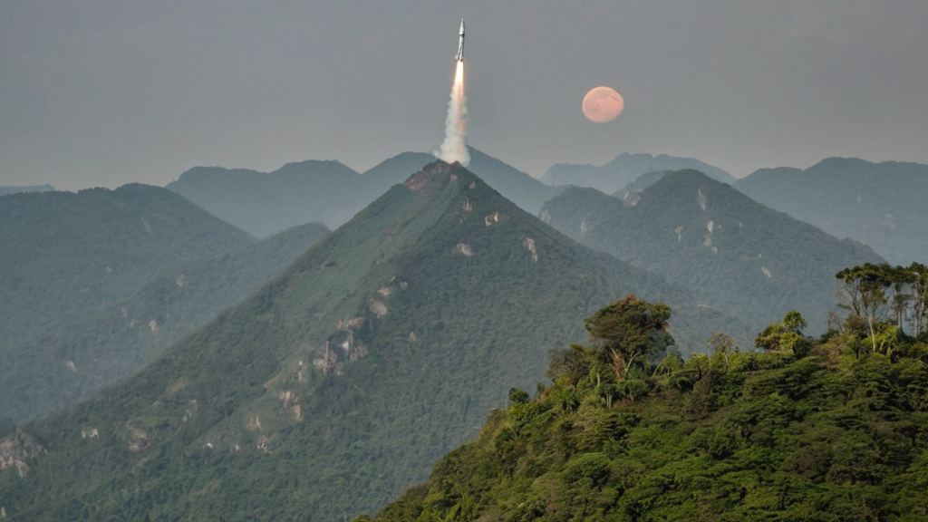 新闻而陷入低谷的明星通过一部电影逆袭成人影视产业秘密引发争议